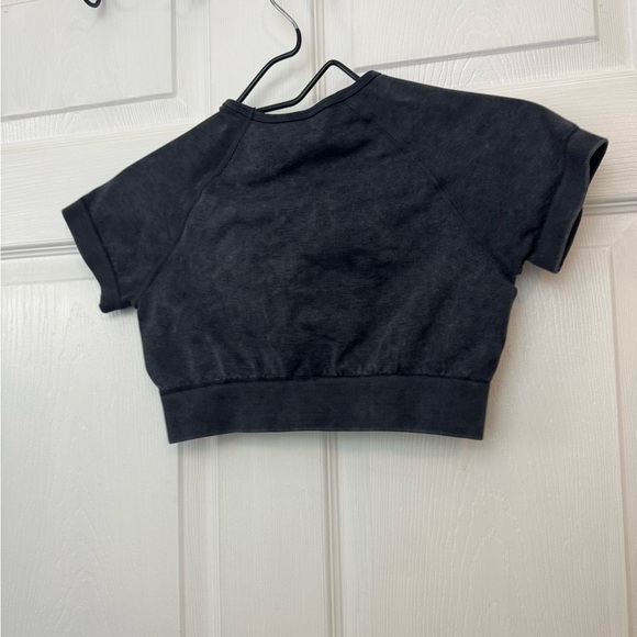 Women’s Black Short Sleeve Crop Top Size Small - Picture 2 of 3
